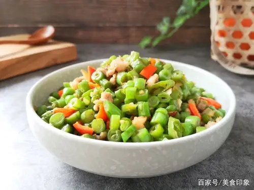 今天为大家分享的是肉末四季豆.好吃不贵还特下饭.