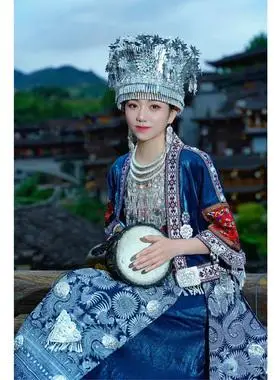 土家族民族服装女