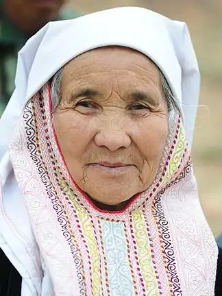 哈萨克 i>老 /i>妇