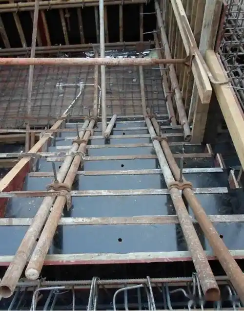 楼梯封闭式支模施工标准做法_模板