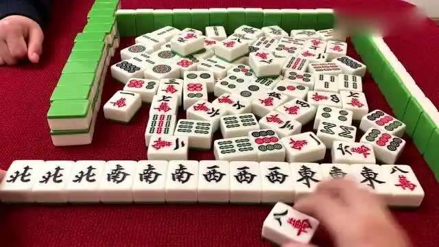 小妹三个九筒都不要了,自摸八万胡出大四喜,牌型漂亮极了