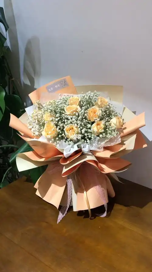 香槟玫瑰满天星花束