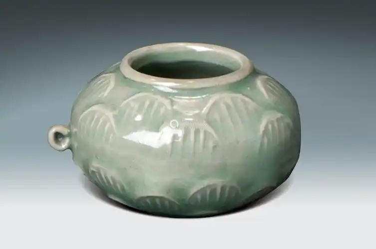 宋龙泉釉莲花纹鸟食罐