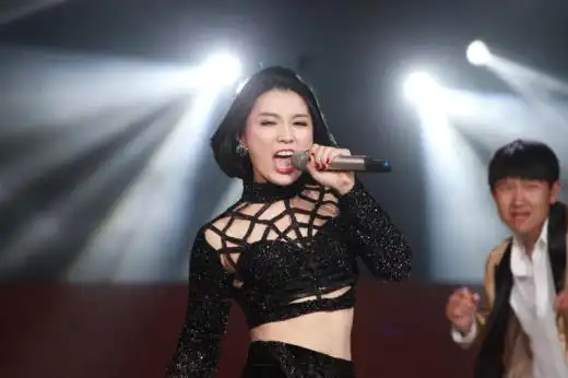 红豆红豆,来自吉林长春,一个地地道道的东北女孩儿.