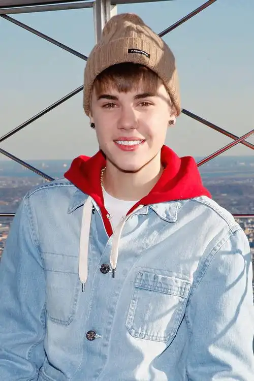 justin bieber出席在纽约j&r music & computer world举行的