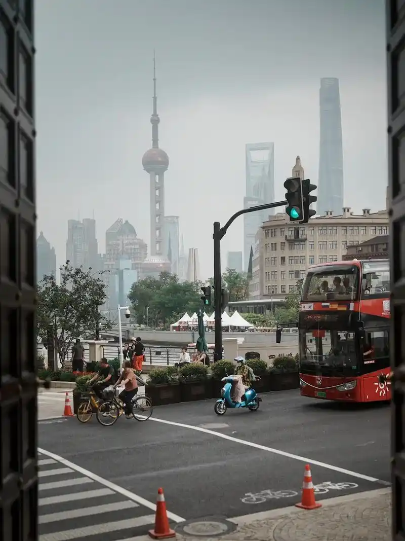 即兴散步在阴天的上海街头,还是十分湿热的 - 抖音