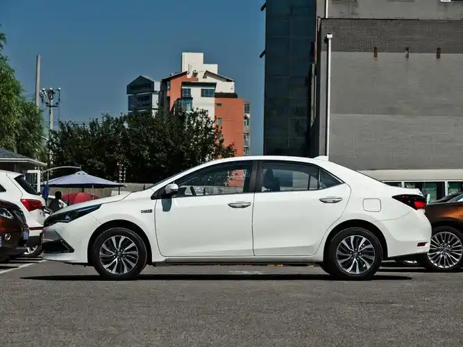 一汽丰田 卡罗拉双擎e  2019款 1.8l e-cvt先锋版