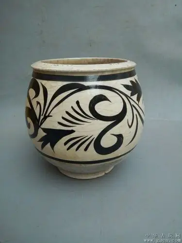 宋代磁州窑白地黑花卷草钵