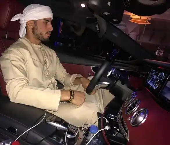 沙特王子再爆奢华生活别墅飞机不如胸肌抢眼这腱子肉多少豪车也换不到