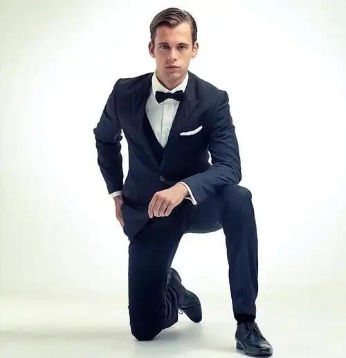 特别希望光子的能出一个单膝下跪的动作.