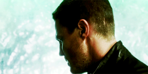 男人转身皮衣背影gif动图_动态图_表情包下载_soogif