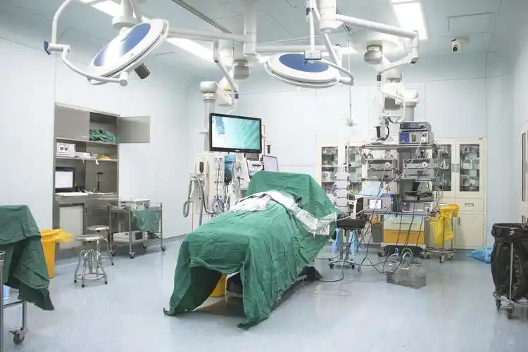 那些走向手术台的减肥女孩:切除大半个胃 留下一身赘皮