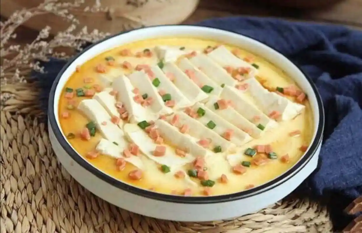 今天我要和你分享一道颜值和味觉兼具的美食——肉末豆腐蒸蛋.