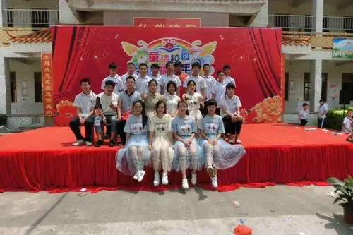 育德学校2018六一文艺汇演:同享童乐,放飞梦想.