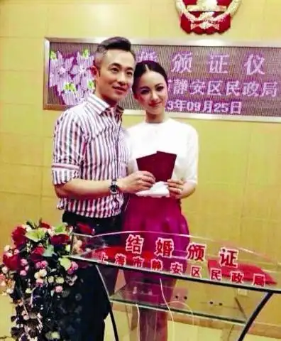 41岁程雷娶23岁妻子,如今患病满头白发,妻子却依旧陪伴不离不弃