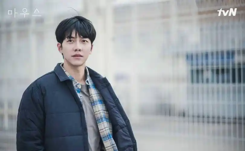 韩剧《窥探》情节烧脑刺激,李升基人设成谜,朴柱炫透露剧集走向