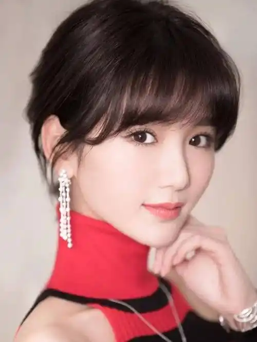 我很喜欢她们几个的脸型,可爱,显小油漂亮!