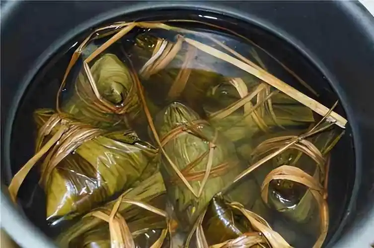 煮粽子时,到底是开水下锅还是冷水下锅?究竟要煮多久?建议了解