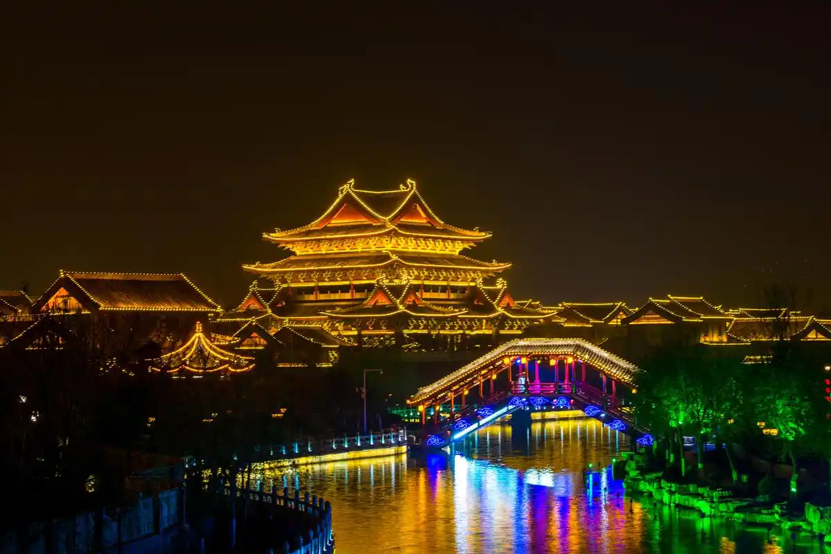 开封清明上河园夜景#  推荐旅行天数:2-3天  预算:300-500元  打康刎