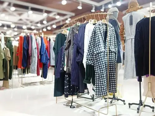 成功经营赚钱品牌折扣女装服装店的几个大要点