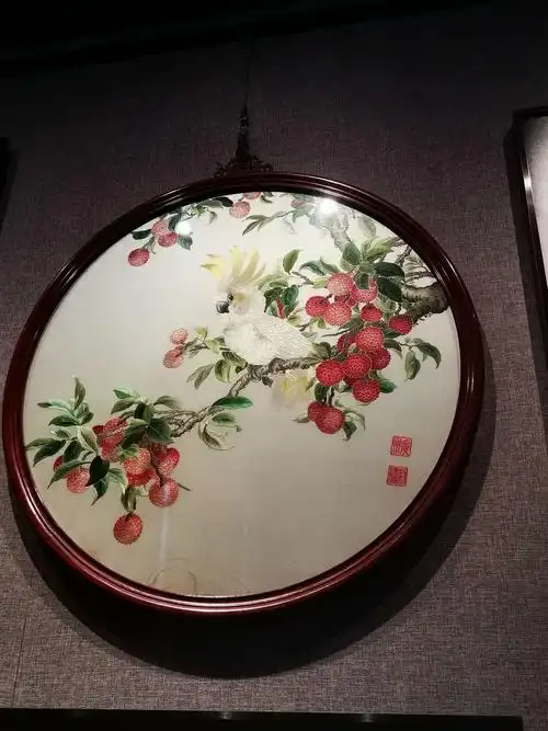 粤绣的荔枝,晶莹剔透