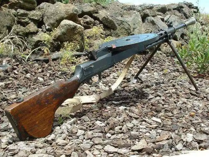 dp-28轻机枪