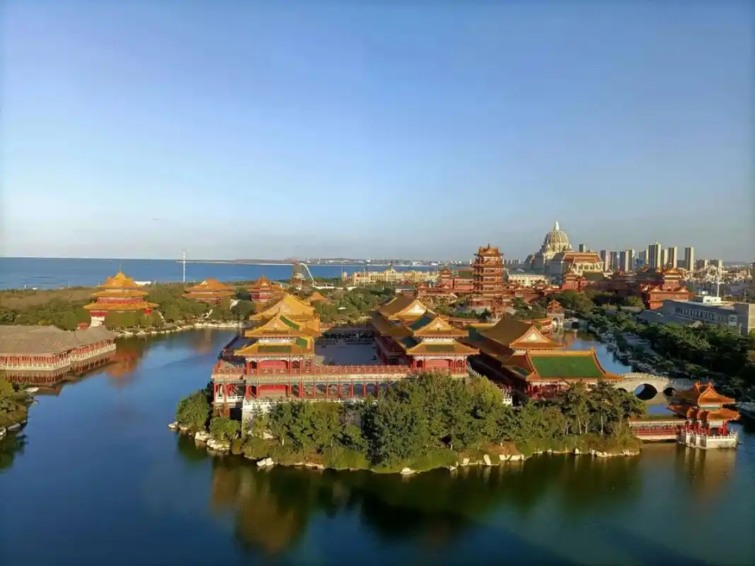 蓬莱阁位于山东省烟台市蓬莱区,地处丹崖山上,始建于北宋嘉祐六年