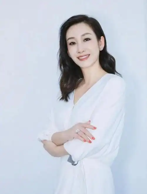 演员唐静:与王新军离异后,前夫和秦海璐结婚,她独自陪儿子长大