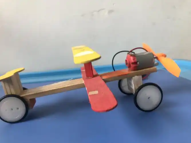 未来从梦想起步 发展从创新开始——铁厂中心小学小发明,小制作展评