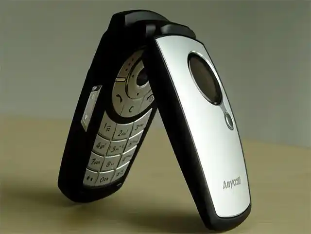 灵动的大眼翻盖——三星e758手机