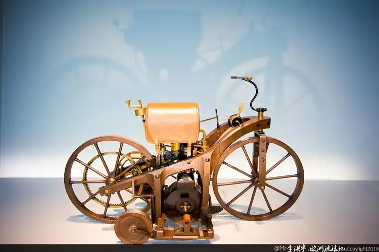 诞生于130年前世界上第一辆汽车长啥样