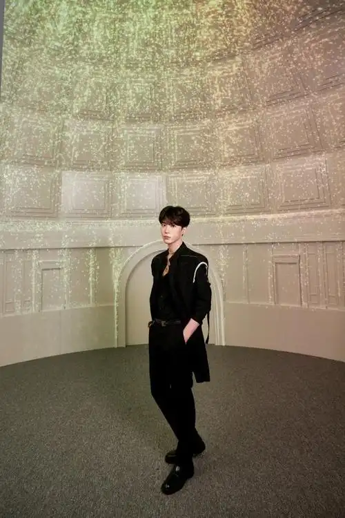 范丞丞成为宝格丽中国品牌形象大使!贵公子入场展览开幕酒会引人瞩目