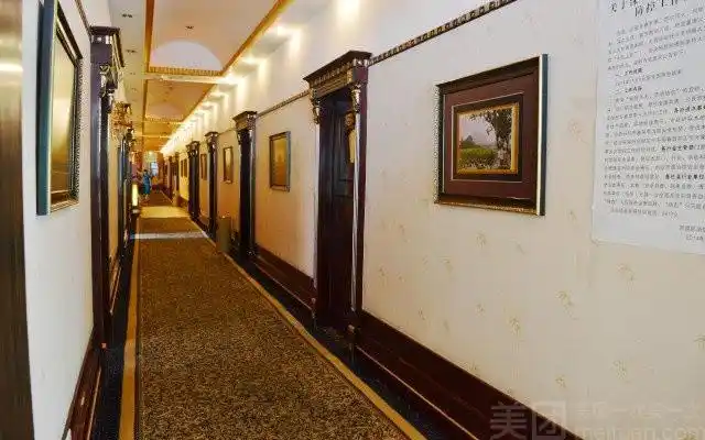 何日君足疗(昆明站店)