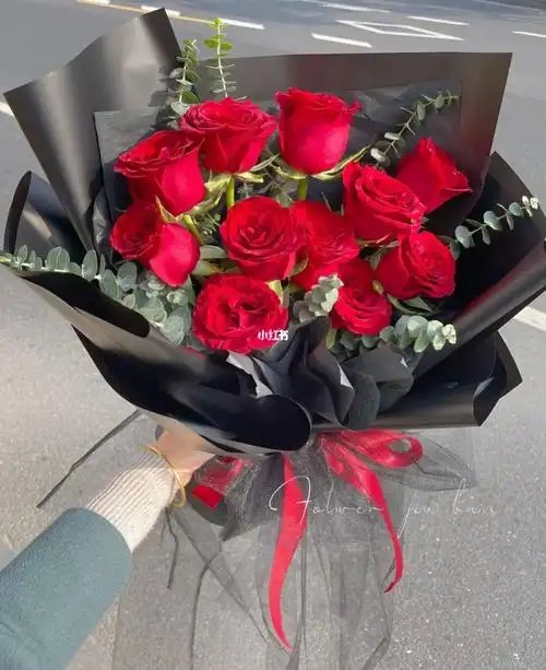 11朵红玫瑰花束