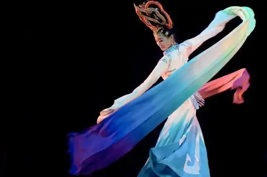 水下洛神舞源自什么地方(水下洛神舞圈粉无数)(4)