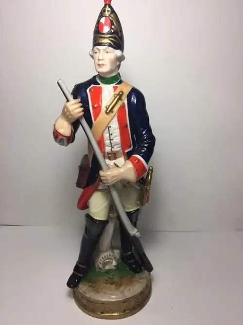 capodimonte - 掷弹兵士兵1742 - statua - 陶瓷