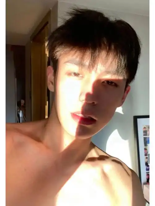 余庆伟  #人鱼线的pdd