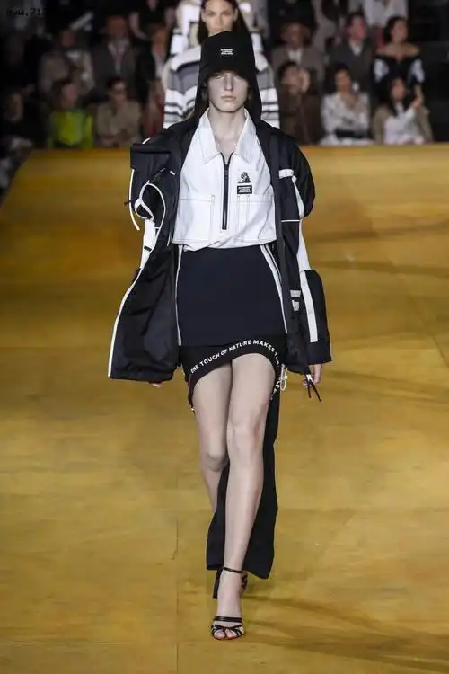 2020春夏伦敦时装周-拜客生活常识网