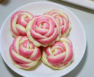 520特别版|双色玫瑰花馒头食谱95 面食有众多花样,如馒头,可变化出