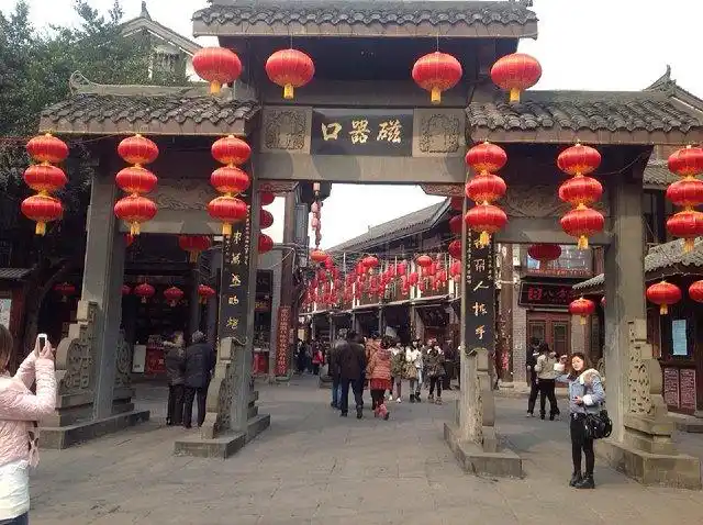 上海有七宝,南京有夫子庙,那么重庆这个城市的特色古街就是磁器口了