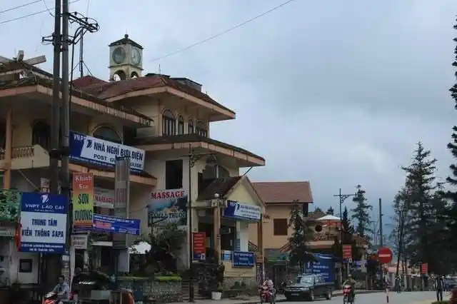 越南老街省老街市城区较大:管10街道(坊),街道如同县级市