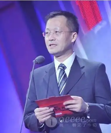 图为58同城副总裁段冬宣布年度最具风格新锐歌手