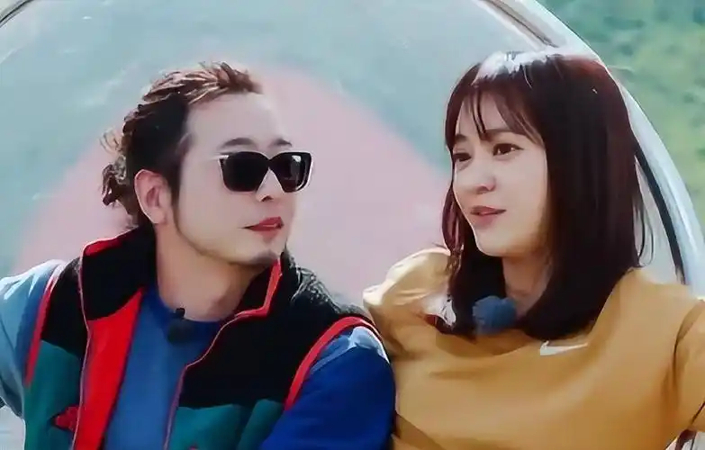 才明白,为何陈意涵和许富翔能够挺过六年之痛,原来高攀的不是他