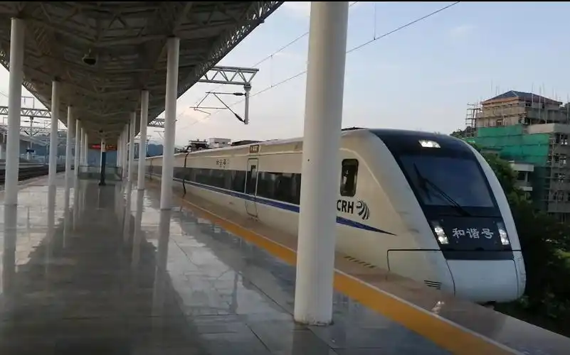 d6339次列车连江站进站