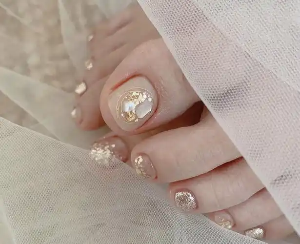 今夏最受欢迎的三十款脚美甲,高颜值的脚脚让你更迷人!