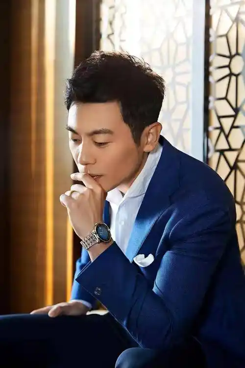 其实,这在很大程度上和男演员们逐渐成熟稳重透露出来的魅力也有关