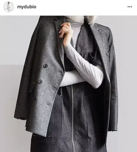 唤醒衣橱里的基本款,如何把灰色单品穿出高级感?