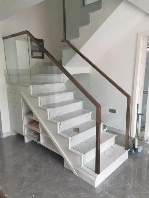 锯齿玻璃扶手简单款