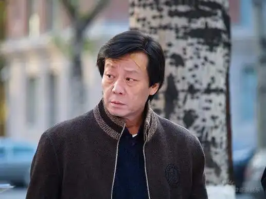 《一剪梅》,《昨夜星辰》等作品红遍海峡两岸,到近几年的《橘子红了》