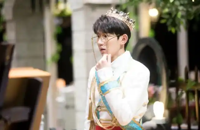 王源穿上这身衣服戴上王冠真的成王子了